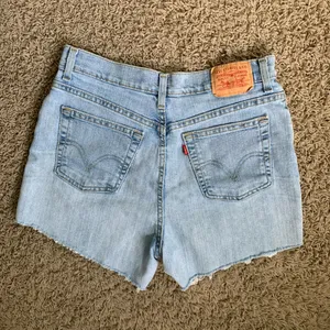*Y2K* Levi’s 512 Classic slim cutoff size 12 blue jean high rise shorts thumbnail 4