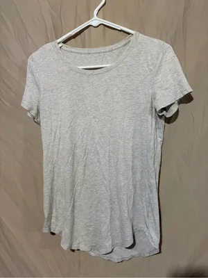Lululemon T-shirt thumbnail 1