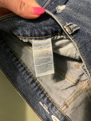 Old Navy Boyfriend Short Mid-Rise thumbnail 3