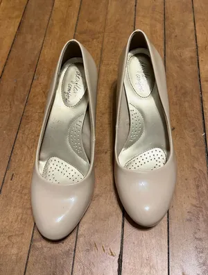 nude heels Tan Size 8.5 thumbnail 1