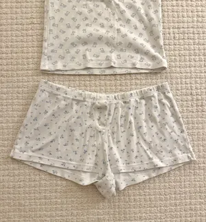 Brandy Melville Pajama Set thumbnail 3