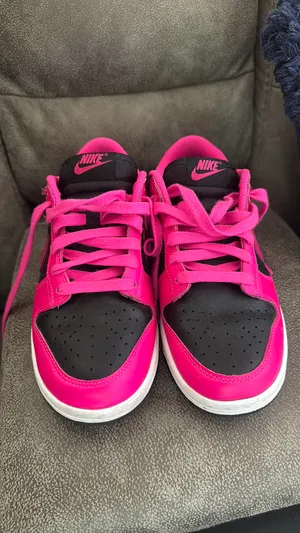 Fuchsia Nike Low Dunk thumbnail 2