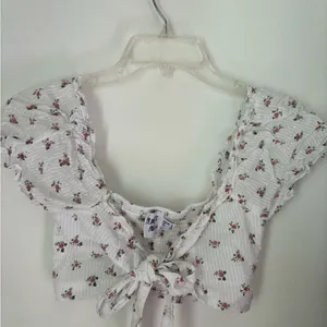 Princess Polly Floral Tie Front Crop Top White Size 2 thumbnail 9