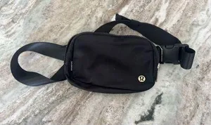 Lululemon Everywhere Belt Bag 1L thumbnail 1