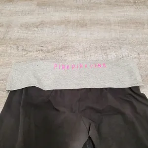 FLAWED Victoria's Secret PINK Black Foldover Capri Leggings Size Large thumbnail 7