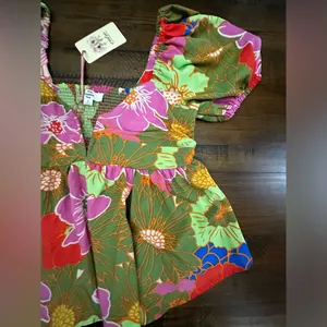 Entro Women’s Vivian V-Neck Bubble Sleeve Top Medium Floral NWT thumbnail 8