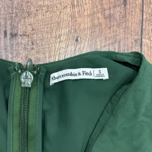 Abercrombie & Fitch Twist Front Mini Dress – Green – Women's Size Small EUC thumbnail 4