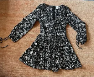 Princess Polly Black with White Floral Long Sleeve Mini Faux Wrap Dress Size 4 thumbnail 1