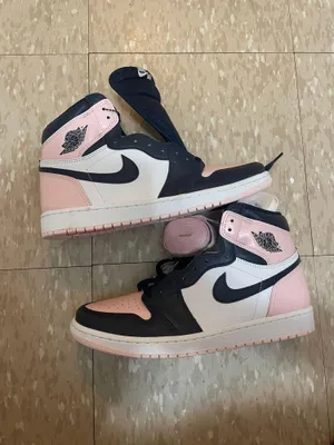 Nike Wmns Air Jordan 1 Retro High OG SE 'Bubble Gum' - Size 11 brand new will come in a replacement box thumbnail 4