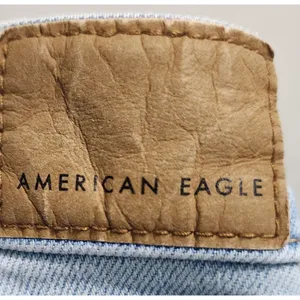 American Eagle‎ Light Wash Distressed High Rise Mom Jeans Ripped Denim Size 2 thumbnail 7