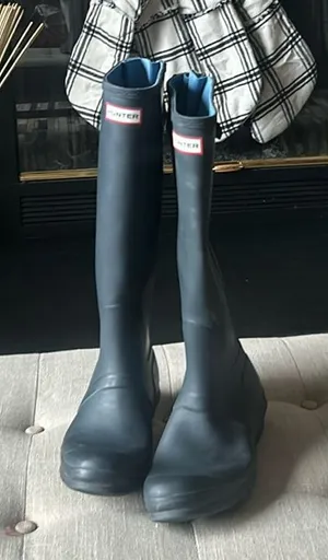 Hunter Women's Original Tall  Boot in Navy Size 8 thumbnail 1