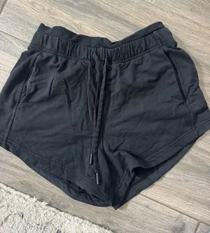 Lululemon Shorts thumbnail 1