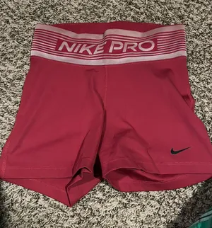 Nike pros thumbnail 1
