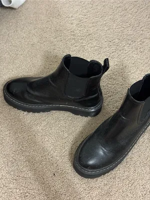 SheIn Women’s Black Chelsea Work Boots Worn and Used thumbnail 2
