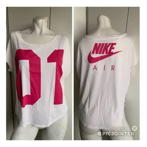 Air 01 athletic cut boat/scoop neck T-shirt size medium thumbnail 2