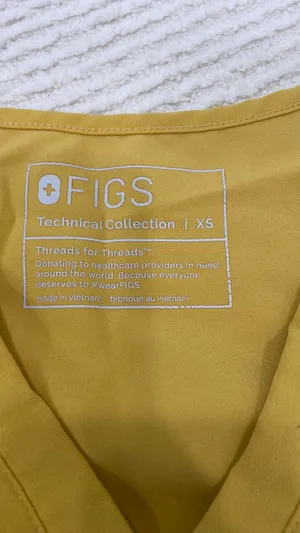 FIGS Scrub Top thumbnail 2