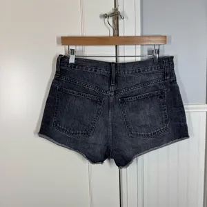 Madewell Relaxed Denim‎ Jean Shorts In Calverley Wash 27 black gray wash summer thumbnail 3