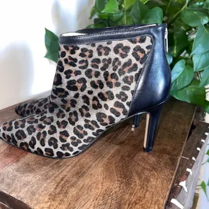 Adrienne Vittadini Leopard Print Pointed Toe Stiletto‎ Heel Ankle Boots Size 8 thumbnail 2
