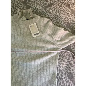 H&M Grey‎ Ribbed Mock Neck Sweater Medium Long Sleeve Ruffle Girlhood Office Neutral thumbnail 6
