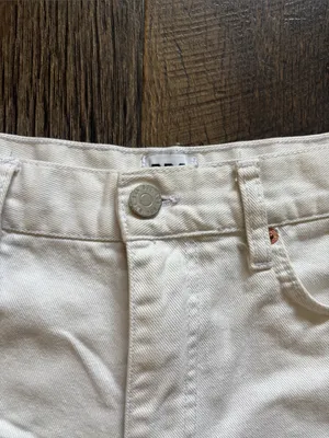 BDG White Distressed Denim Cutoff Shorts Pelmet Women’s Size W 31 thumbnail 4
