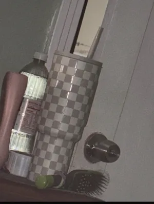 Beige and white 40ounce tumbler thumbnail 2