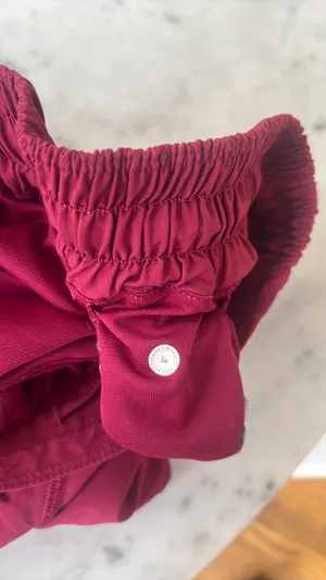 Lululemon Hotty Hot 2.5" Shorts Low-Rise thumbnail 2