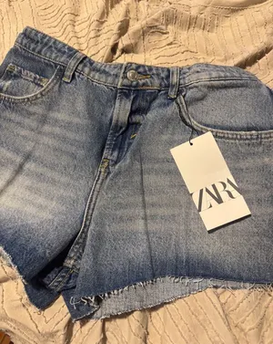 Zara shorts thumbnail 1