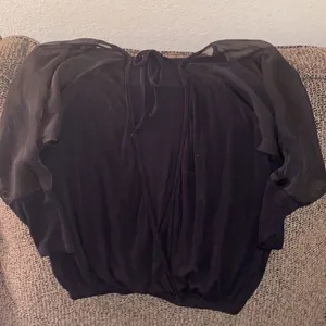 ✨Mesh Sleeves Open Back Blouse✨ Black thumbnail 3