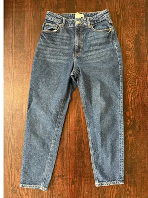 H&M High Rise Mom Jean Medium Wash Blue Jeans Size 6 thumbnail 1