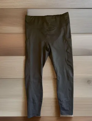 NWT Fabletics Oasis High-Waisted 7/8 Legging BLACK Size MEDIUM NEW w Tags‎ thumbnail 1