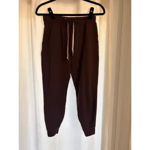 Vuori Women Performance Joggers In Mahogany Heather Size XS thumbnail 2