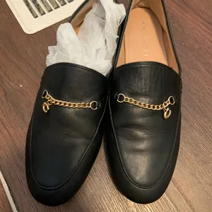 Hanna coach lambs leather loafers logo chain fall black casual classic $280 thumbnail 2