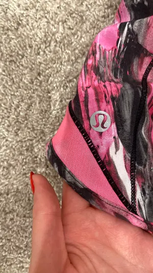 Lululemon Shorts 2.5" Hotty Hot Low-Rise thumbnail 4