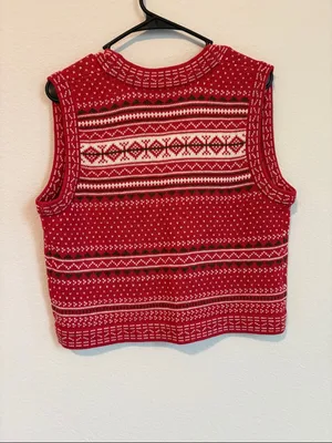 Red Nordic wool blend Knit Vest with Toggle Closure thumbnail 6