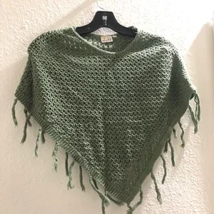 Mudd Green fringe asymmetrical hem shawl coverup festival beach summer top cape poncho knit thumbnail 1