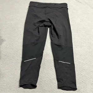 Athleta Black Cropped Active Athletic Leggings with Back Pocket Size XS EUC thumbnail 4