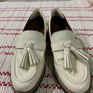 Franco Sarto Women’s Carolynnn Tassel Loafers Putty Patent Sz 8.5 thumbnail 3
