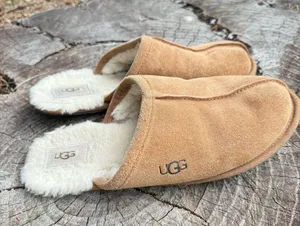 UGG Women’s Slippers Shoes Size 11  thumbnail 1