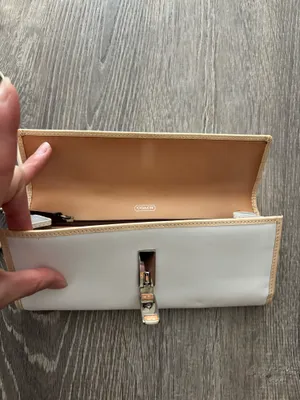 Vintage Y2k Coach White and Beige Buckle Leather Slim Wristlet Wallet thumbnail 9
