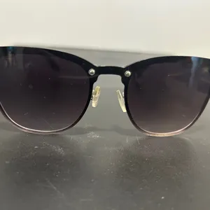 Stylish Black Sunglasses thumbnail 2