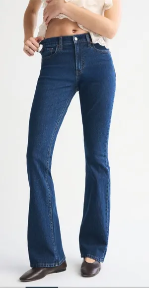 Abercrombie High-Rise Bootcut Jeans thumbnail 1