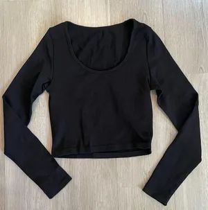 NWOT OQQ Black Scoop Neck Crop Active Long Sleeve Ribbed Top size Small thumbnail 1