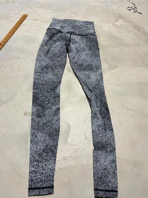 Lululemon gray comfy patterned leggings 6 thumbnail 3