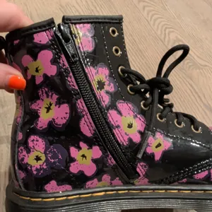 Dr. Martens 1460 J Floral Patent Leather Boots Black Pink Size 5 ladies 4 kids thumbnail 8