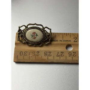 Vintage Cottagecore Style Cameo Gold Tone Floral Enamel Oval Estate Pin Brooch thumbnail 6