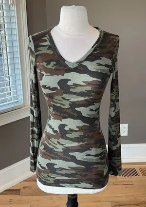 Rue 21 Camo Shirt Knit Long Sleeve Womens XS thumbnail 1