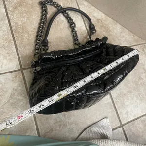 Think Royln‎ Black Patent Puffer Bag Quilted Chain Shoulder Bag New hobo NWT thumbnail 3