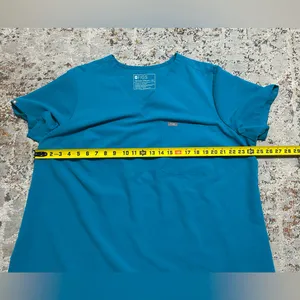FIGS Catarina scrub top size 3X light blue shirt thumbnail 7