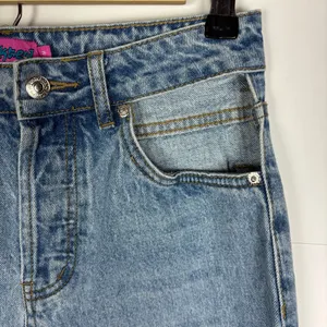 edikted pocketless mom jeans Distressed Button Fly Size Medium thumbnail 5