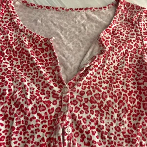 Source Unknown Unbranded Women's Pink and Red Crop-top thumbnail 3